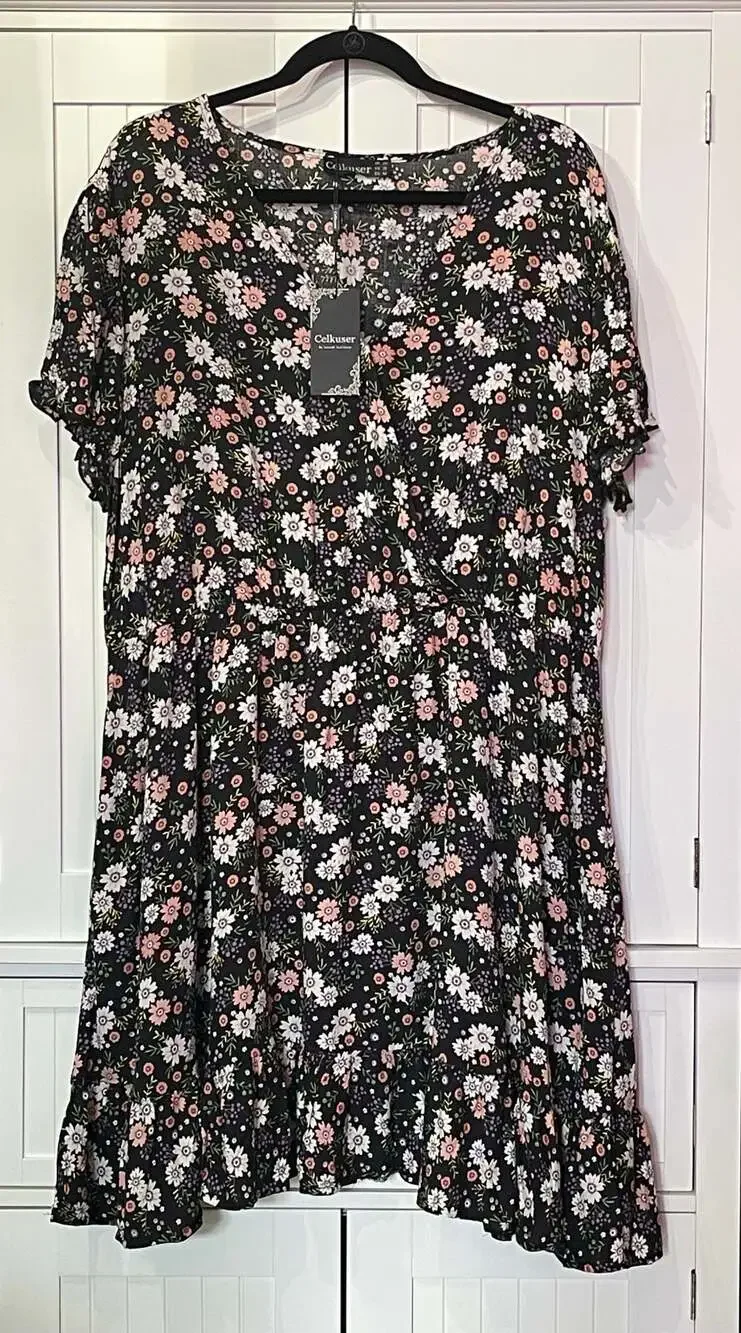 Celkuser Women's Plus Size Floral Print V-Neck Ruffle Hem Casual Dress - Picture 1 of 6